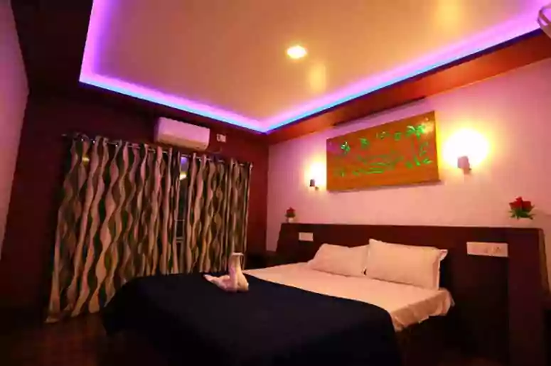 Kerala Deluxe 4 bedroom Houseboats