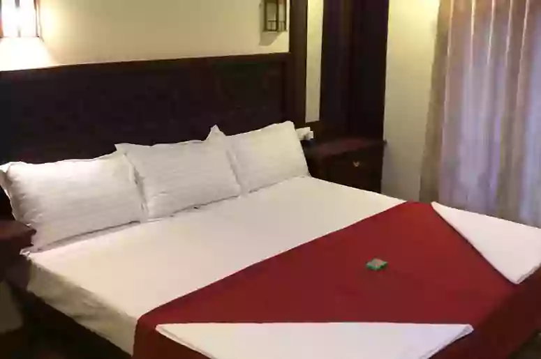 Kerala Deluxe 5 bedroom Houseboats
