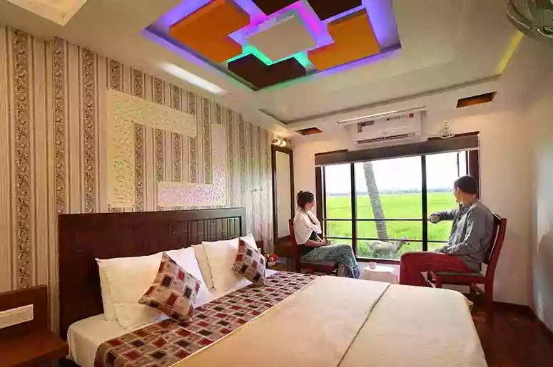Kerala Deluxe 6 bedroom Houseboats