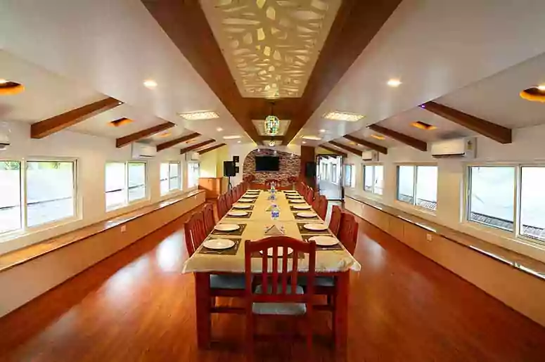 Kerala Deluxe 6 bedroom Houseboats