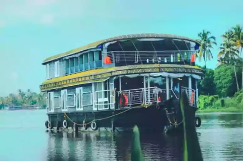 Kerala 6 Bedroom Premium Houseboats