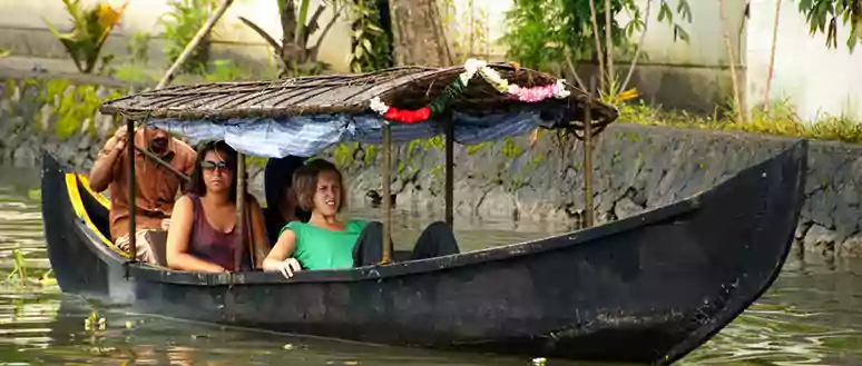 alleppey canoe cruise