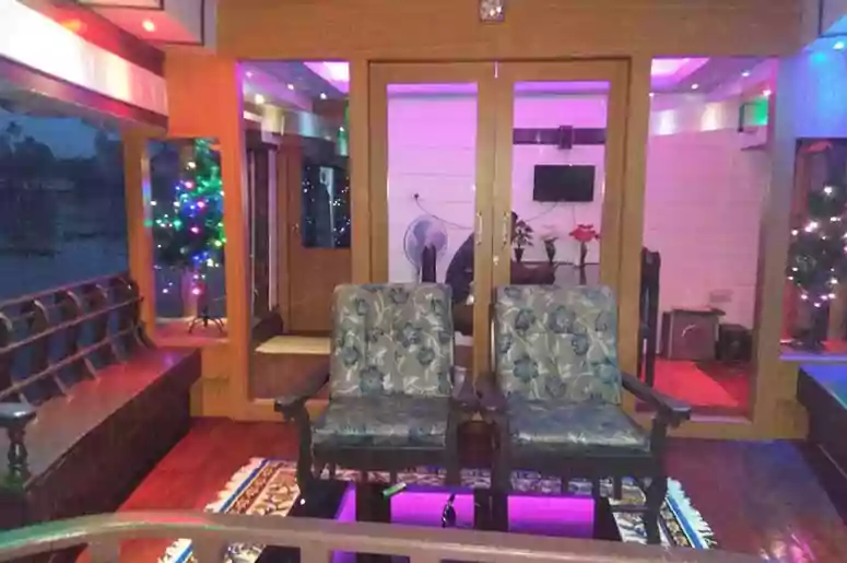 Kerala One Bedroom Premium Houseboat