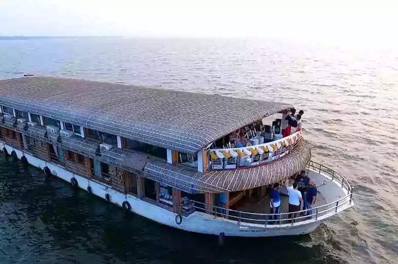 Kerala Eight Bedroom Deluxe Houseboat